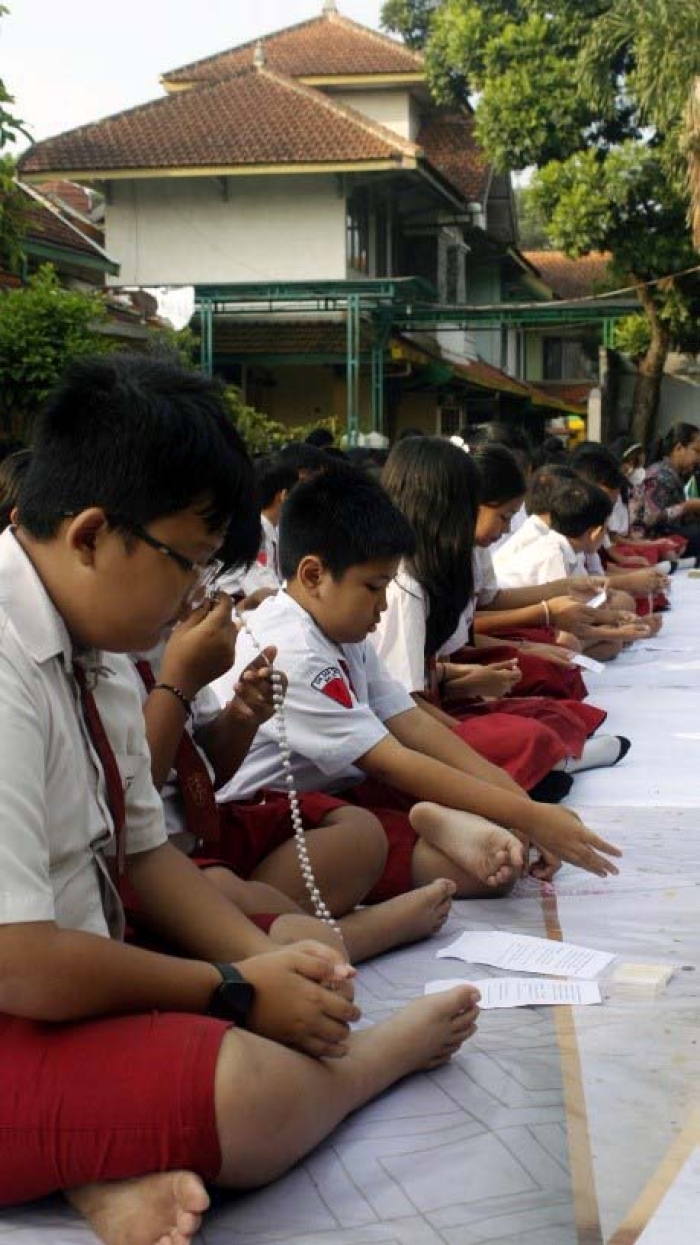 Bertumbuh dalam Iman Bersama Bunda Maria Melalui Doa Rosario