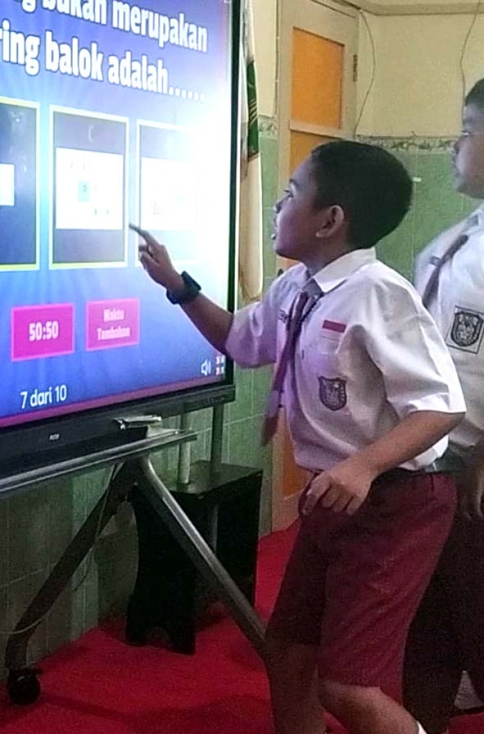 Menghidupkan Pembelajaran Inovatif Melalui Panel Interaktif Digital
